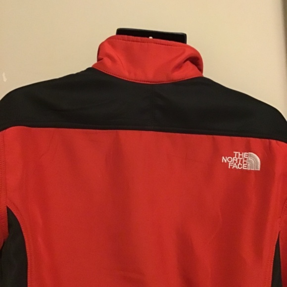 🔥#26,SALE NWT, THE NORTH FACE, WOMEN JACKET, SIZE MED/LARGE, P2P 22 inches🔥🔥 - Picture 4 of 5
